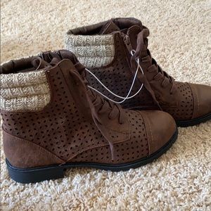 Brand new boots size 9